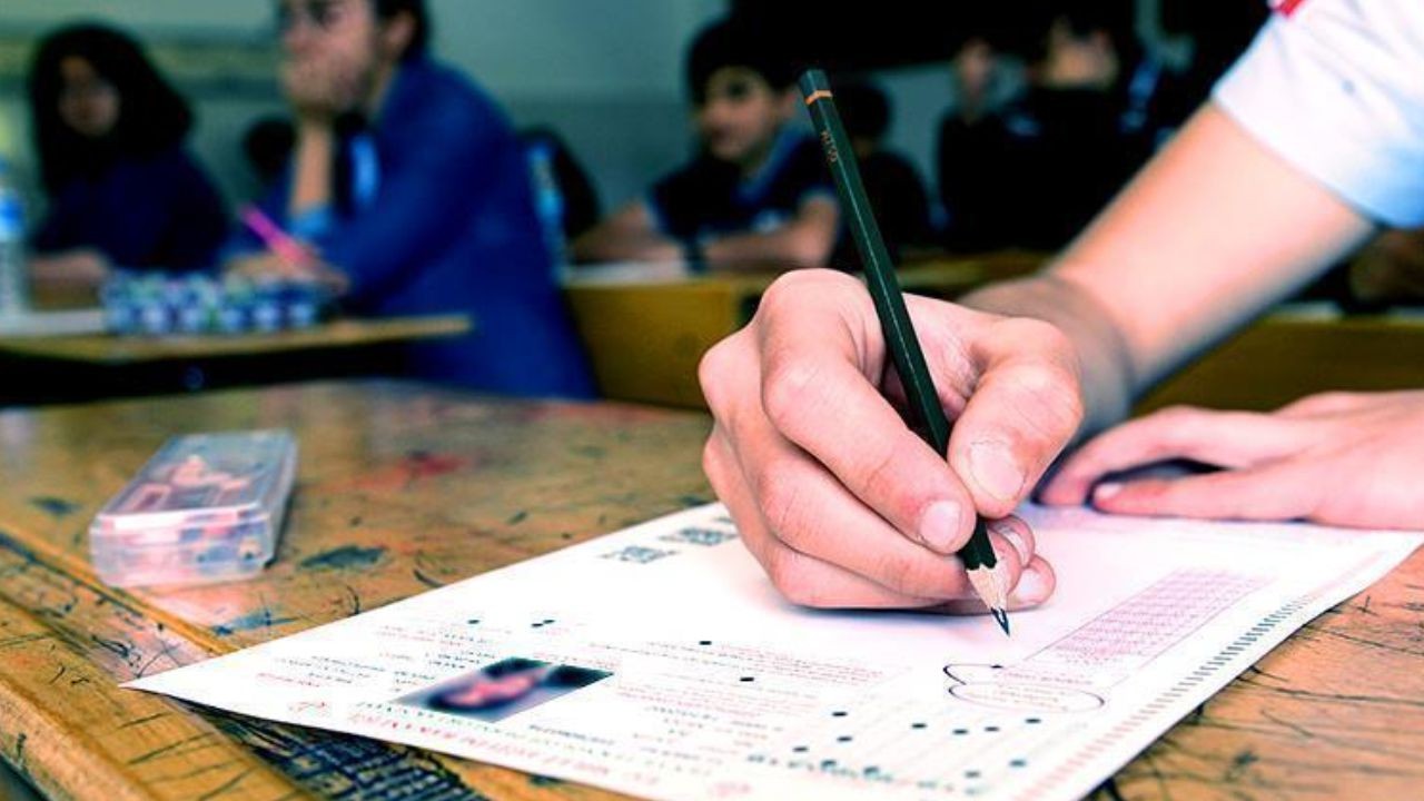 Burhaniye Belediyesi’nden Öğrencilere Moral Desteği