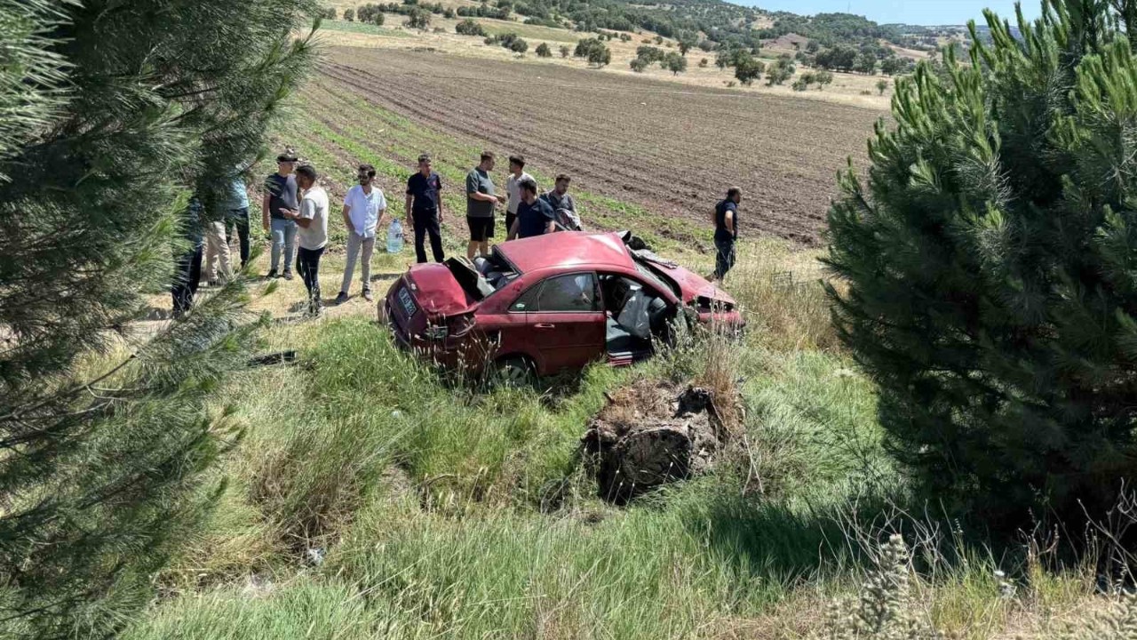 Balıkesir’de otomobil şarampole uçtu
