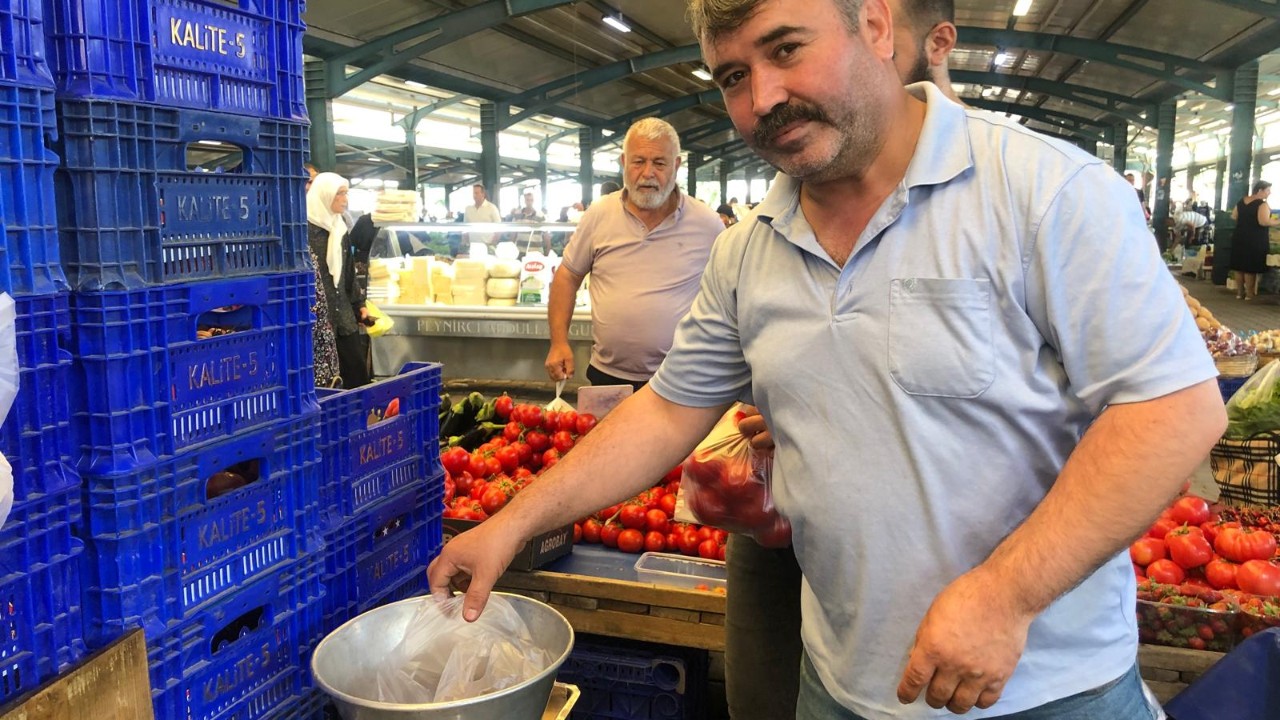 25 Yıllık Pazarcı Erol Özdemir: “Eskiden Güven Vardı, Şimdi Rekabet ve Yalnızlık”