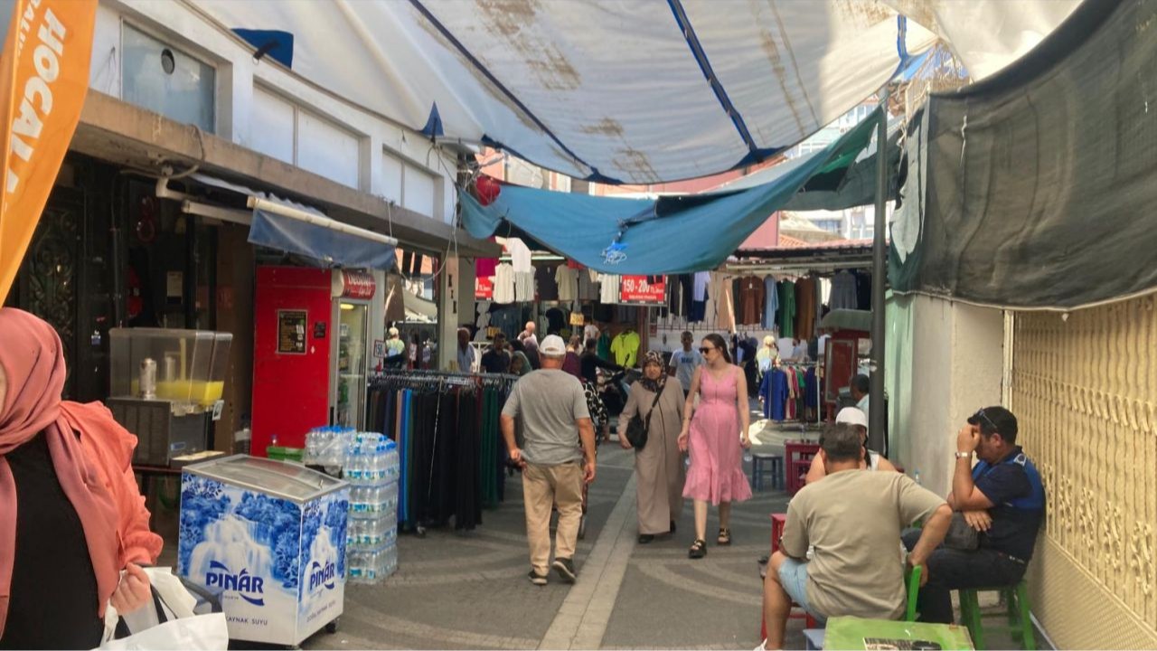 Balıkesir’de Esnaf Yaz Sıcaklarına Karşı Önlemini Aldı