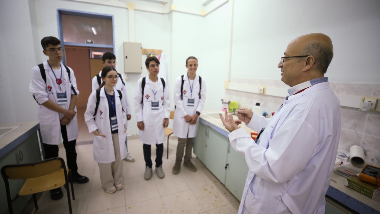 Depremzede öğrenciler Balıkesir'de nanoteknoloji ile tanıştı