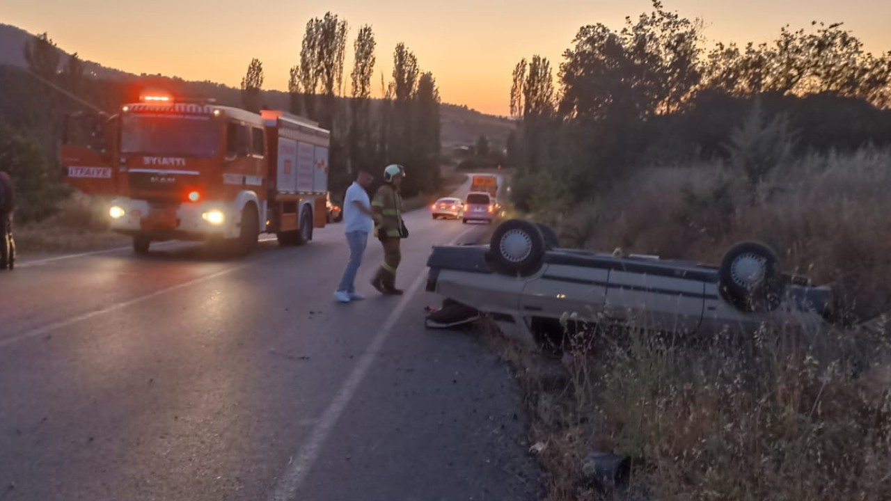 Sındırgı’da Virajı Alamayan Araç Şarampole Uçtu