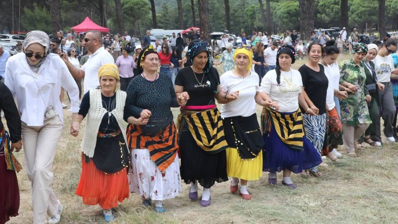 Kazdağı’nda Kemençe Sesleri Yükseldi, Horonlar Tepildi