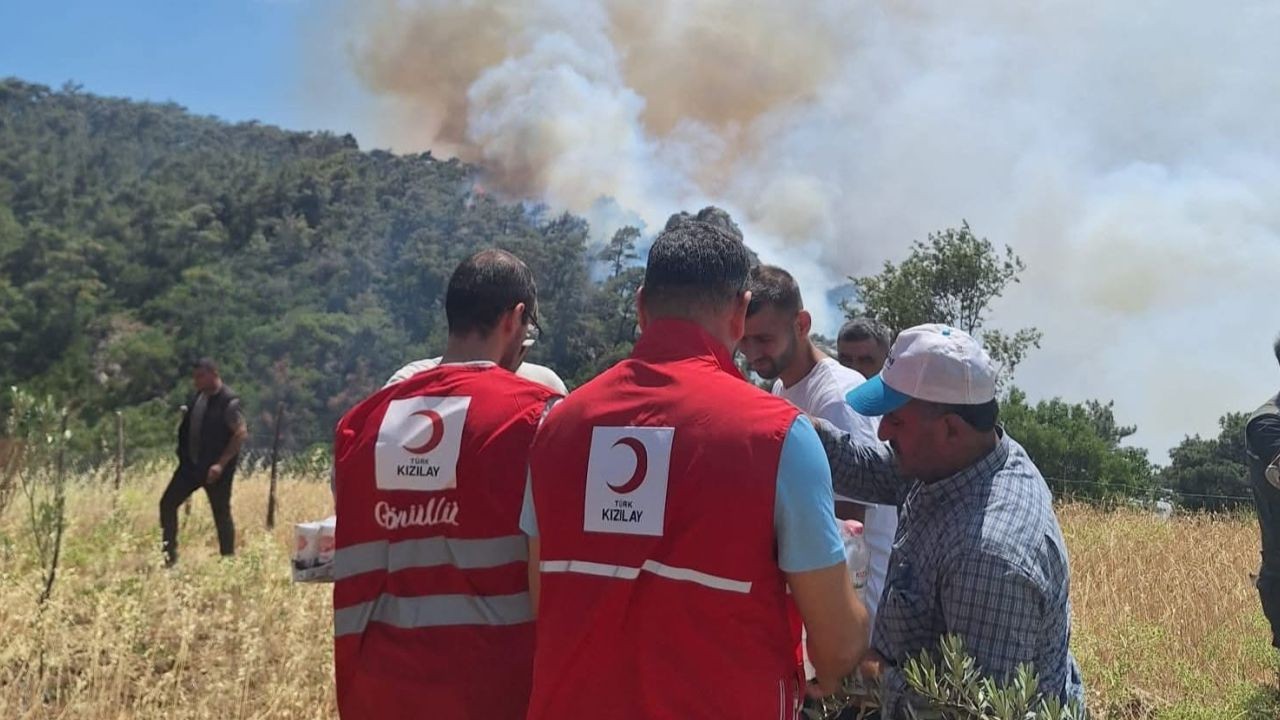 Edremit Kızılay’dan Yangın Bölgesine Destek