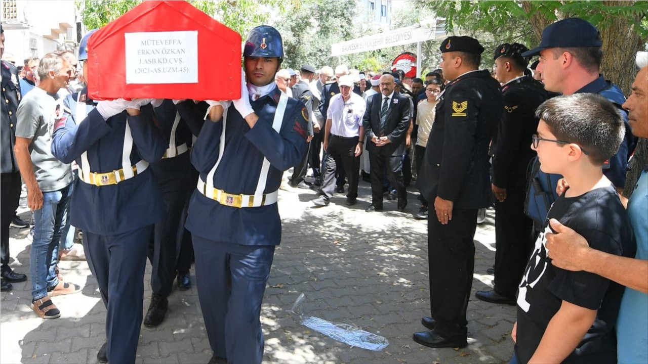 Vali Ustaoğlu, Jandarma Astsubay Özkan’ın Cenazesine Katıldı