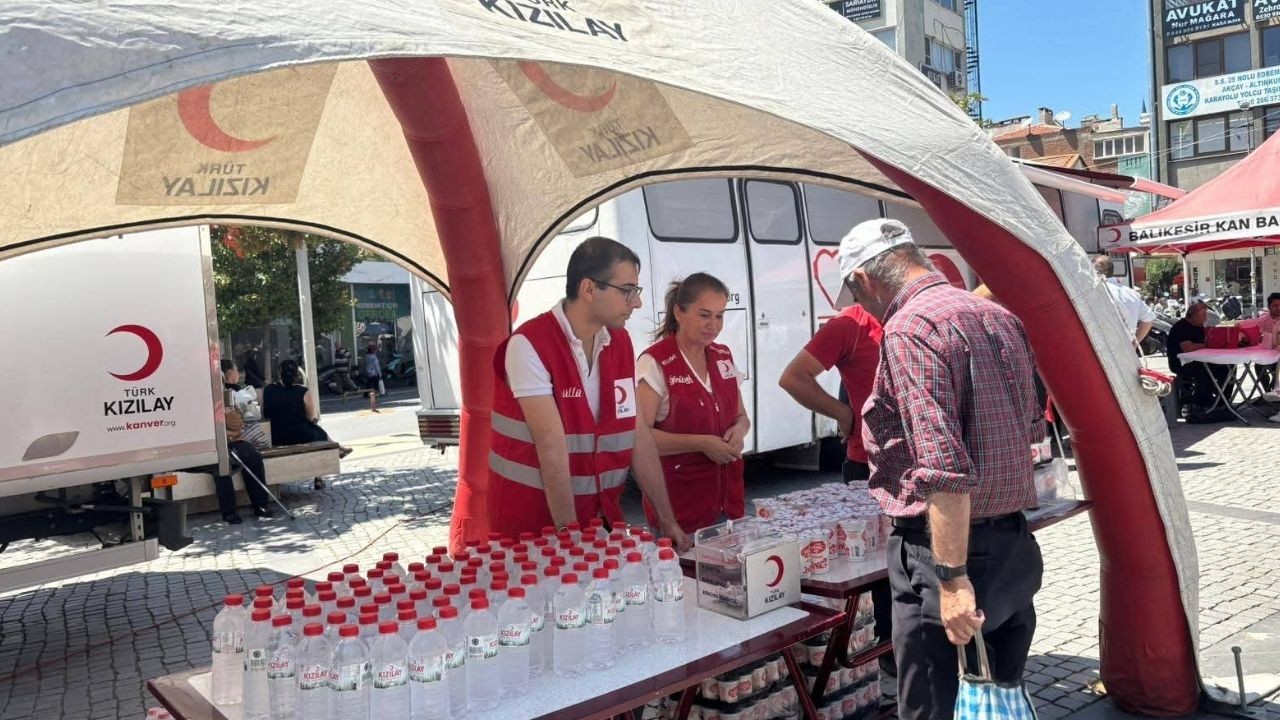 Kızılay’dan Sıcak Havalarda Serinleten İkram