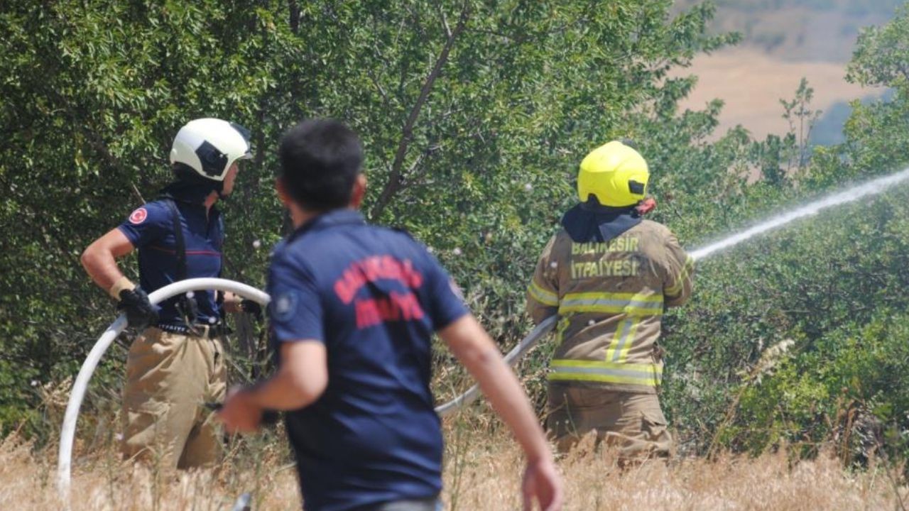 Balıkesir Büyükşehir İtfaiyesi’nden bölge yangınlarına güçlü destek