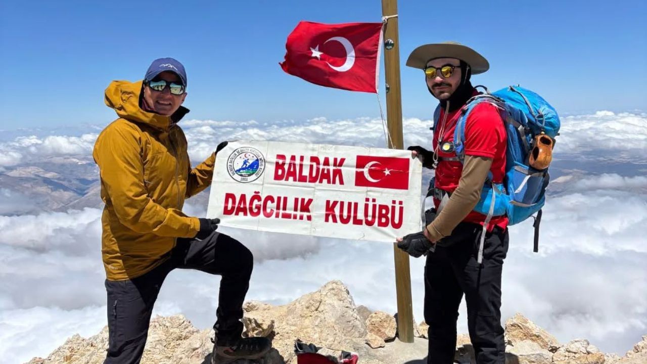 BALDAK Sporcusu Hakan Özkan, Emler Zirvesi'ne Tırmandı