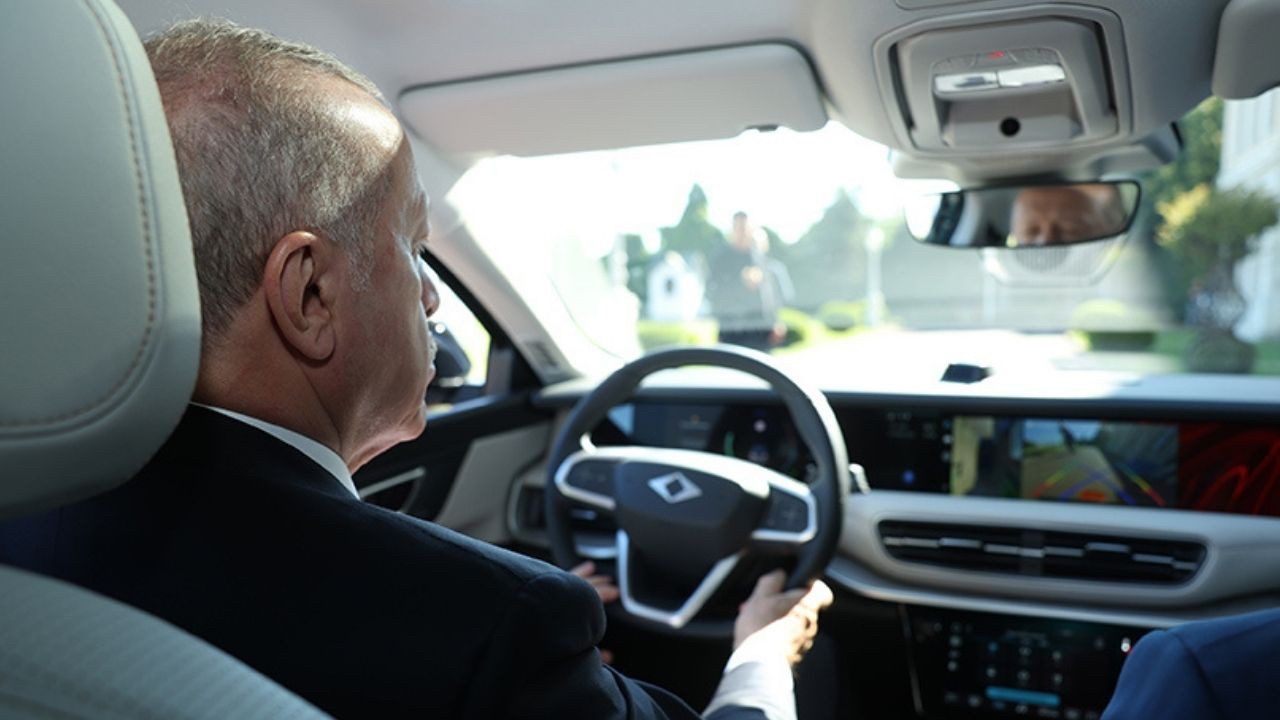 Cumhurbaşkanı Erdoğan, Togg’un Yeni Modeli T10F’yi Test Etti