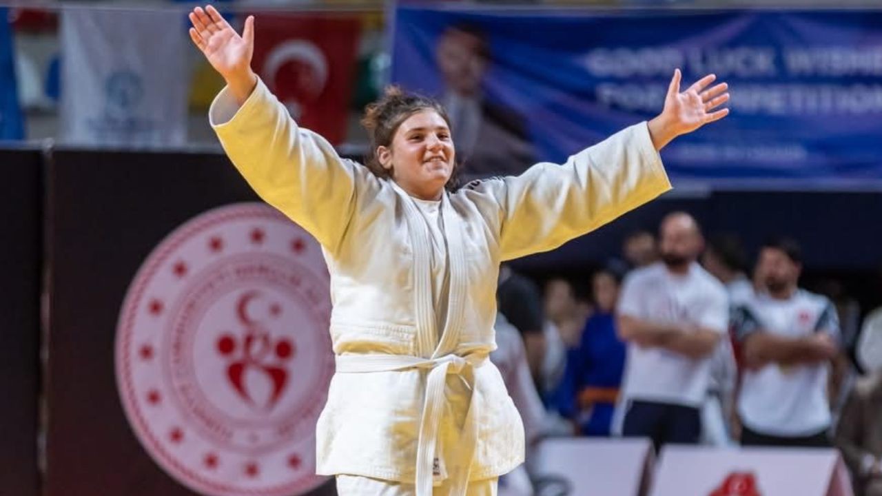 Avrupa'da Altın Madalya Balıkesir'e Geldi!