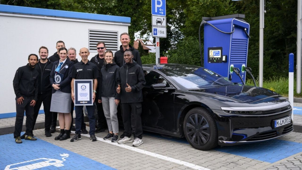 Sabancı Guinness Rekoru kırdı: Elektrikli otomobille tek şarjda 1205 km yaptı