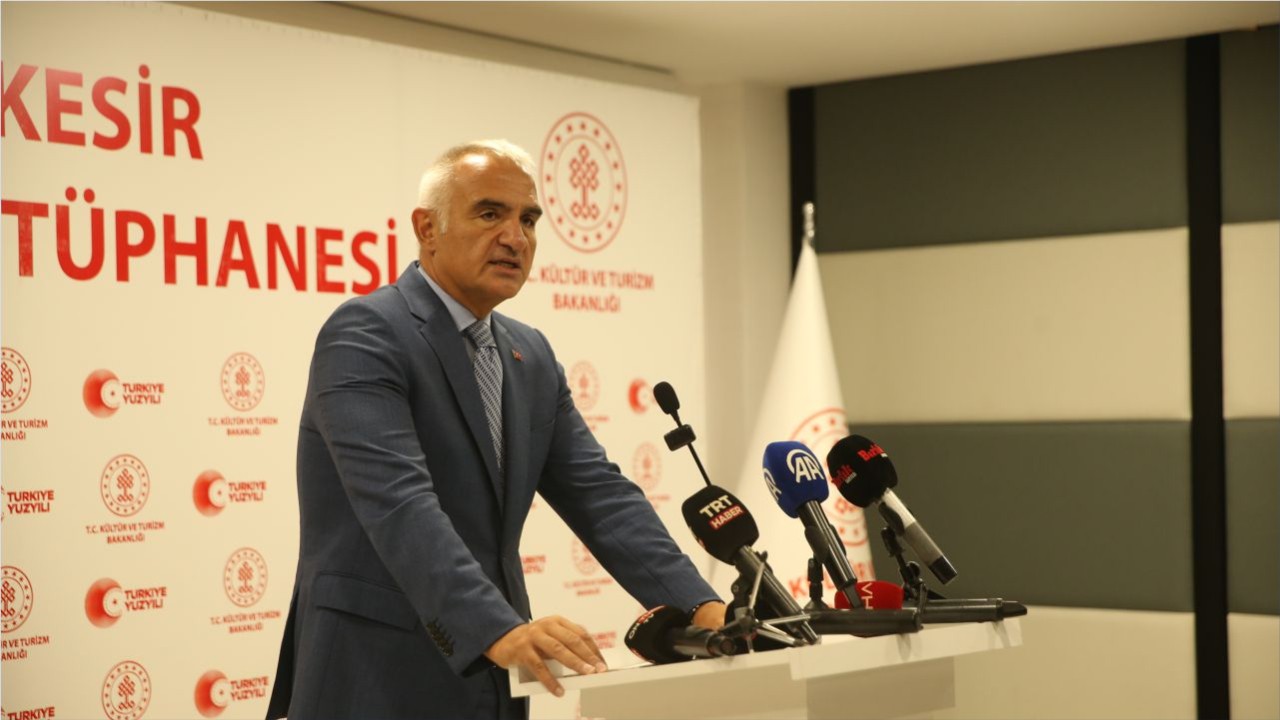 Bakan Ersoy, Balıkesir İl Halk Kütüphanesi'nin açılışında konuştu