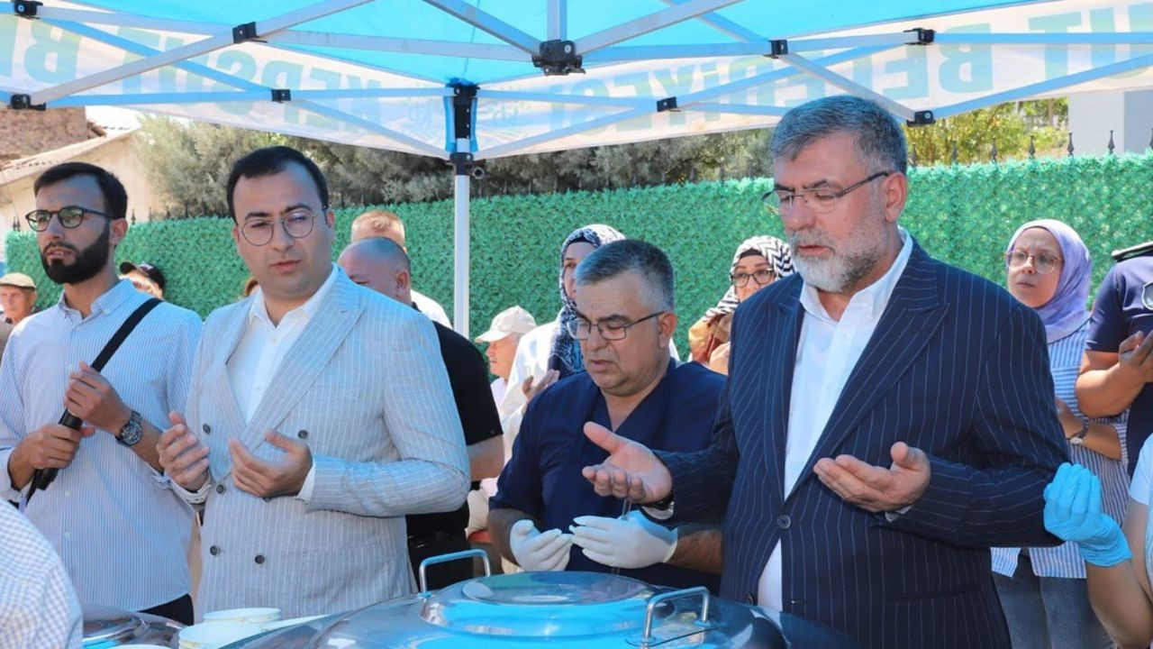 Kepsut’ta Aşure Hayrı Bereketi Paylaştırdı