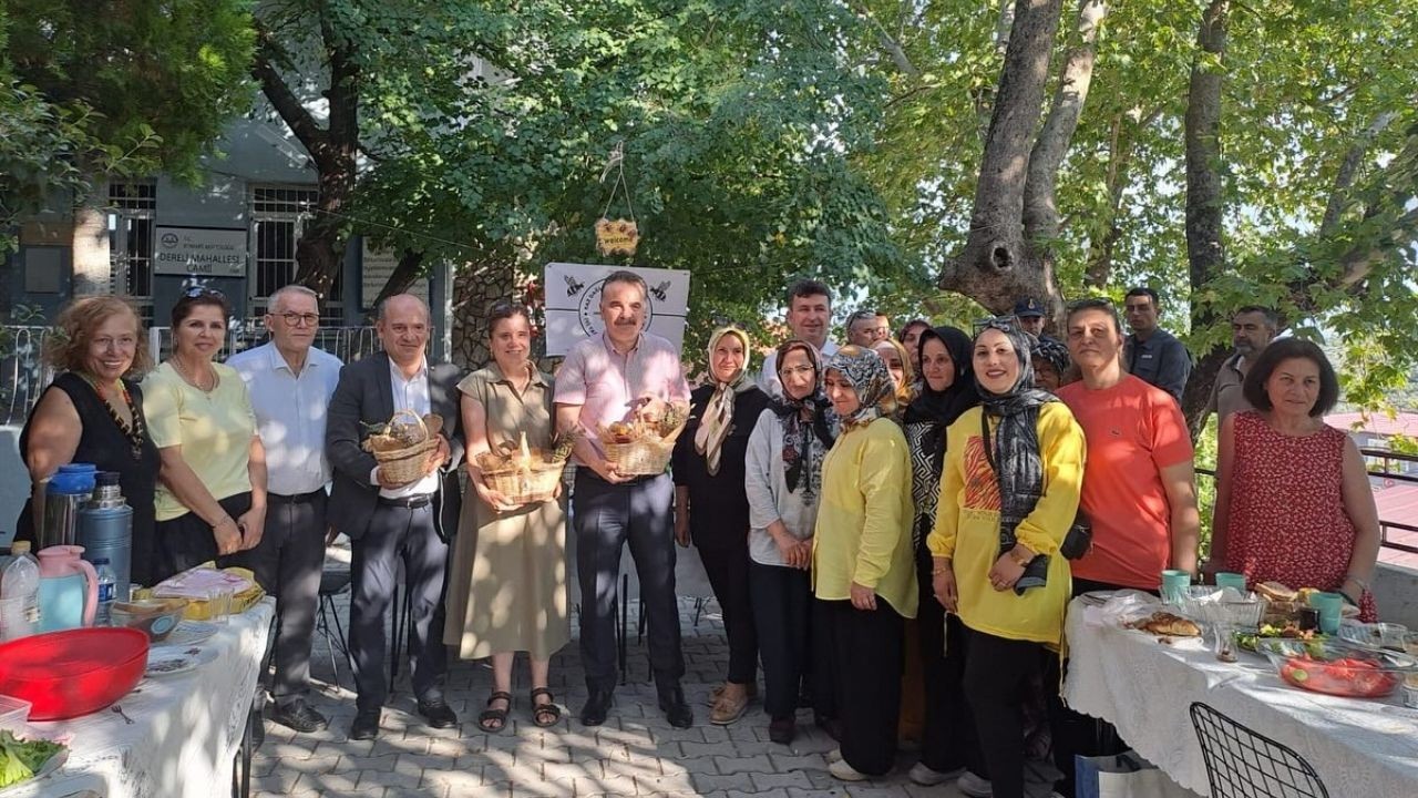 Edremit'te Kaz Dağları Sarı Kız Balları'nın ilk hasatı yapıldı