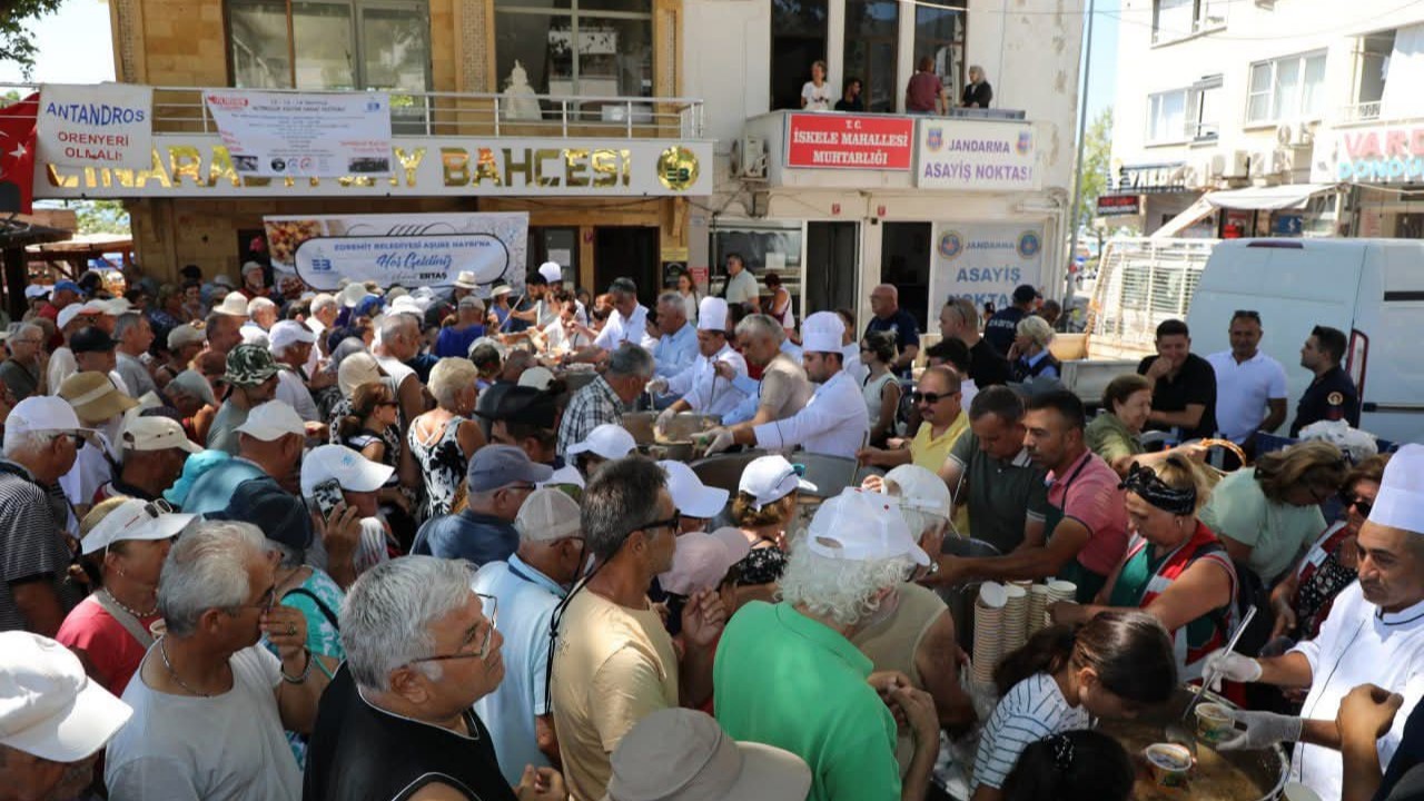 Edremit’te Aşure İzdihamı