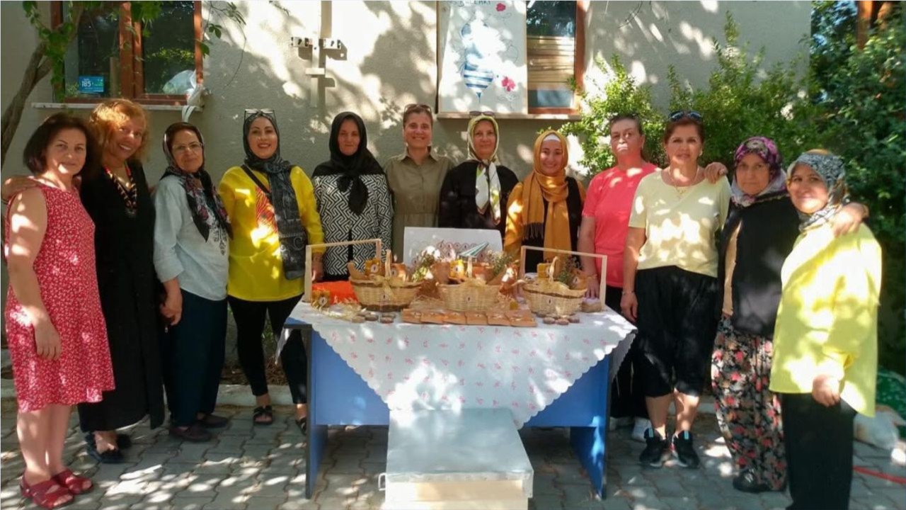 Edremit'te En 'Tatlı' Hasat Gerçekleştirildi