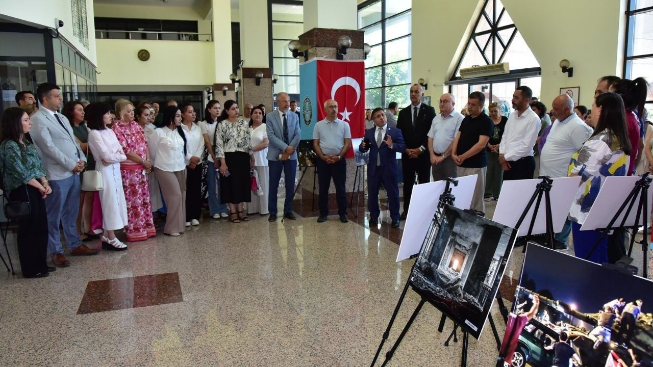Balıkesir Üniversitesi'nde 15 Temmuz fotoğraf sergisi açıldı
