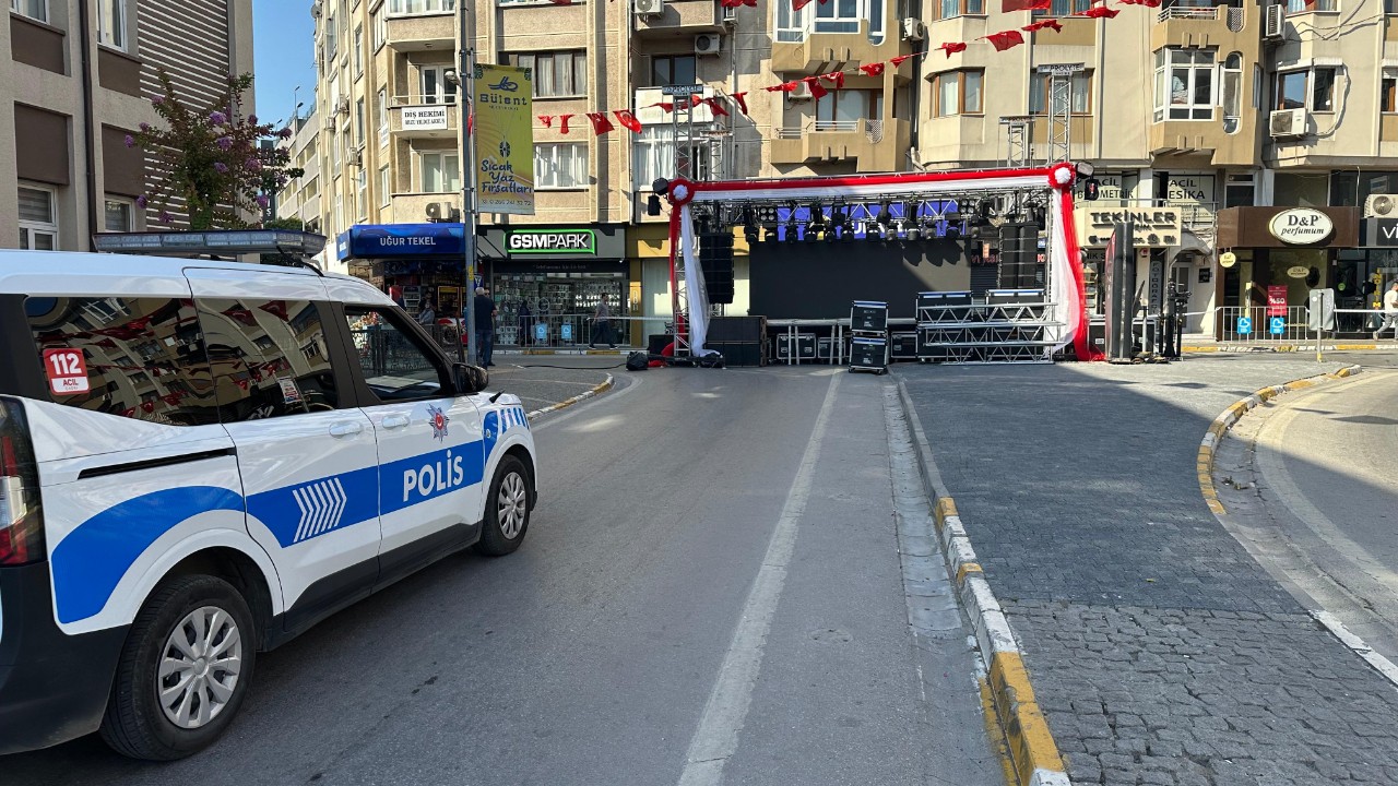 Milli İrade Meydanında Nöbet Saati Bekleniyor