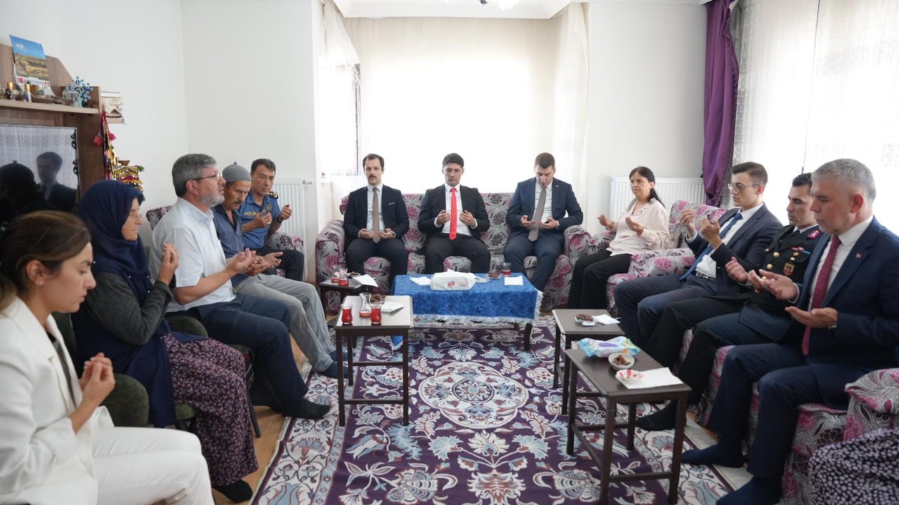 Sındırgı Protokolünden Şehit Ailelerine Anlamlı Ziyaret