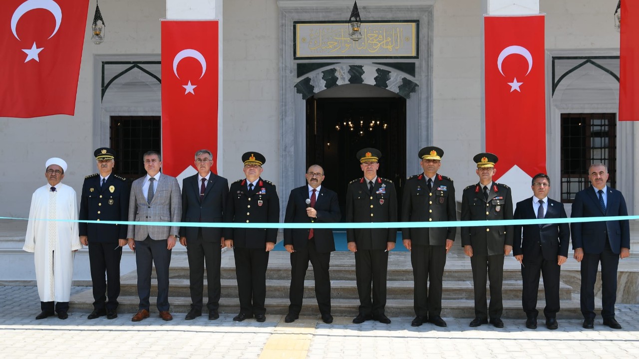 Erdoğan Balıkesir’deki Kara Astsubay Meslek Yüksekokulu Camiinin Açılışını Yaptı
