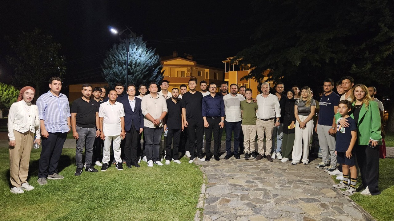 AK Parti İl Başkanı Aydemir Gençlerle Toygar Mahallesi’nde Buluştu