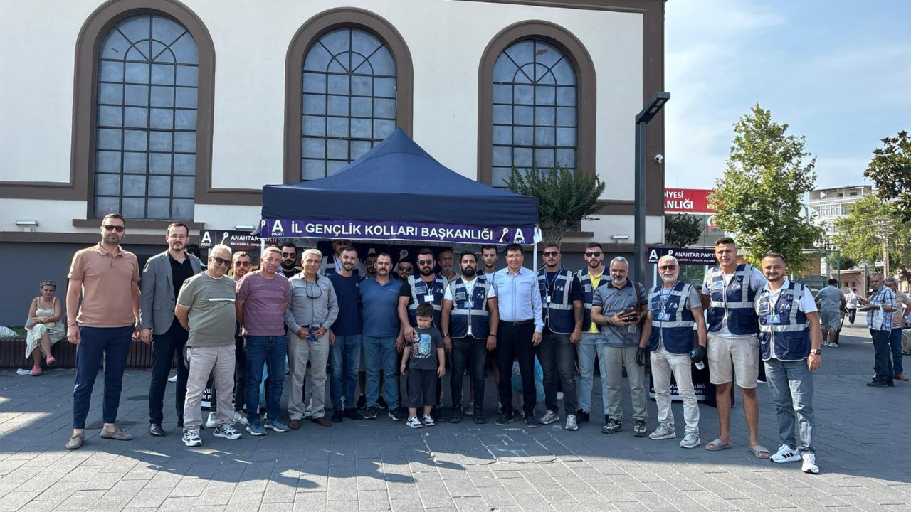 Anahtar Parti Balıkesir İl Gençlik Kolları’ndan Aşure Hayrı