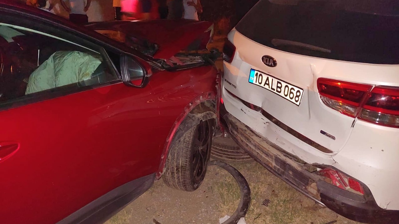 Kontrolden Çıkan Araç 3 Araca Çarparak Durabildi!