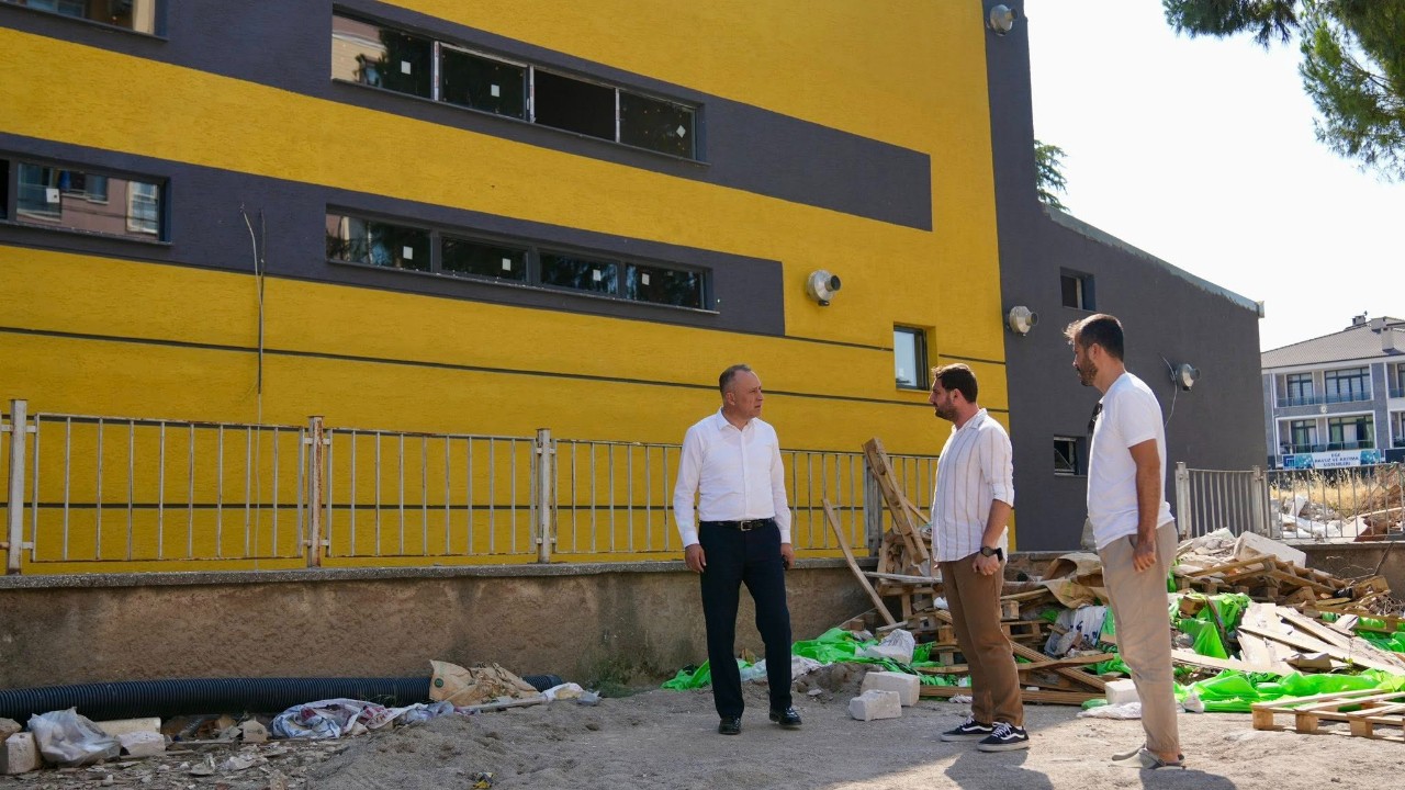 Özalp’tan Ayvalık ve Gömeç’te Spor Yatırımlarına Yakın Takip