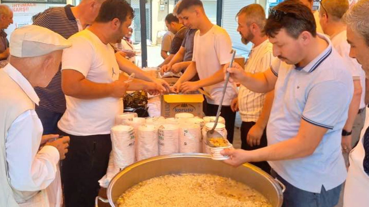 Sebzeciler ve Meyveciler Odası’ndan 60. Yıla Özel Aşure Hayrı