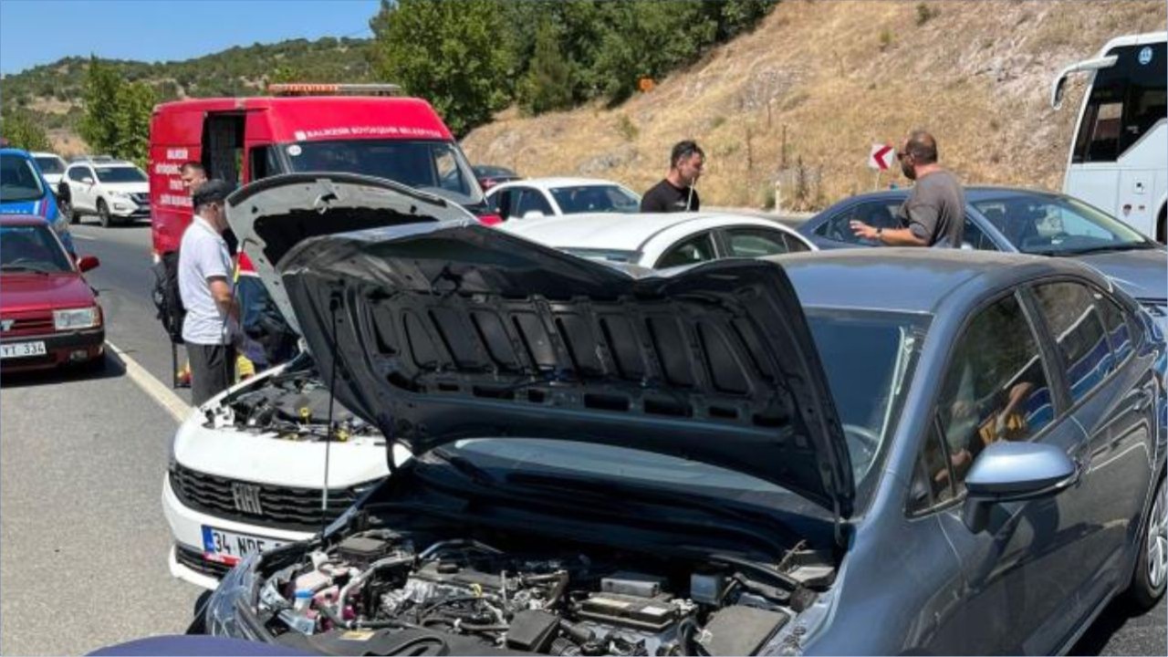 Asfalt Eriyince Zincirleme Kazaya Neden Oldu: 8 Yaralı