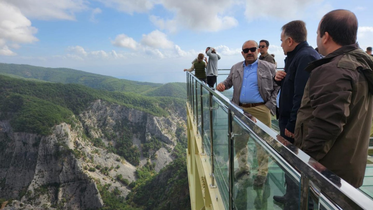 Kazdağları Cam Seyir Terası Nerede, Nasıl Gidilir? Yol Tarifi ve Manzara Rehberi
