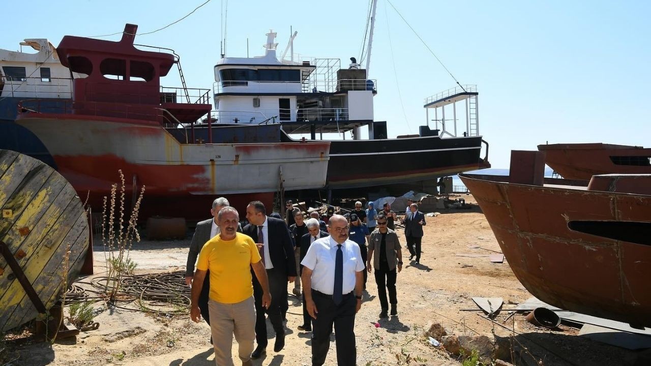 Vali Ustaoğlu, Erdek'teki AE Gemi ve Tersanecilik İşletmesini Ziyaret Etti