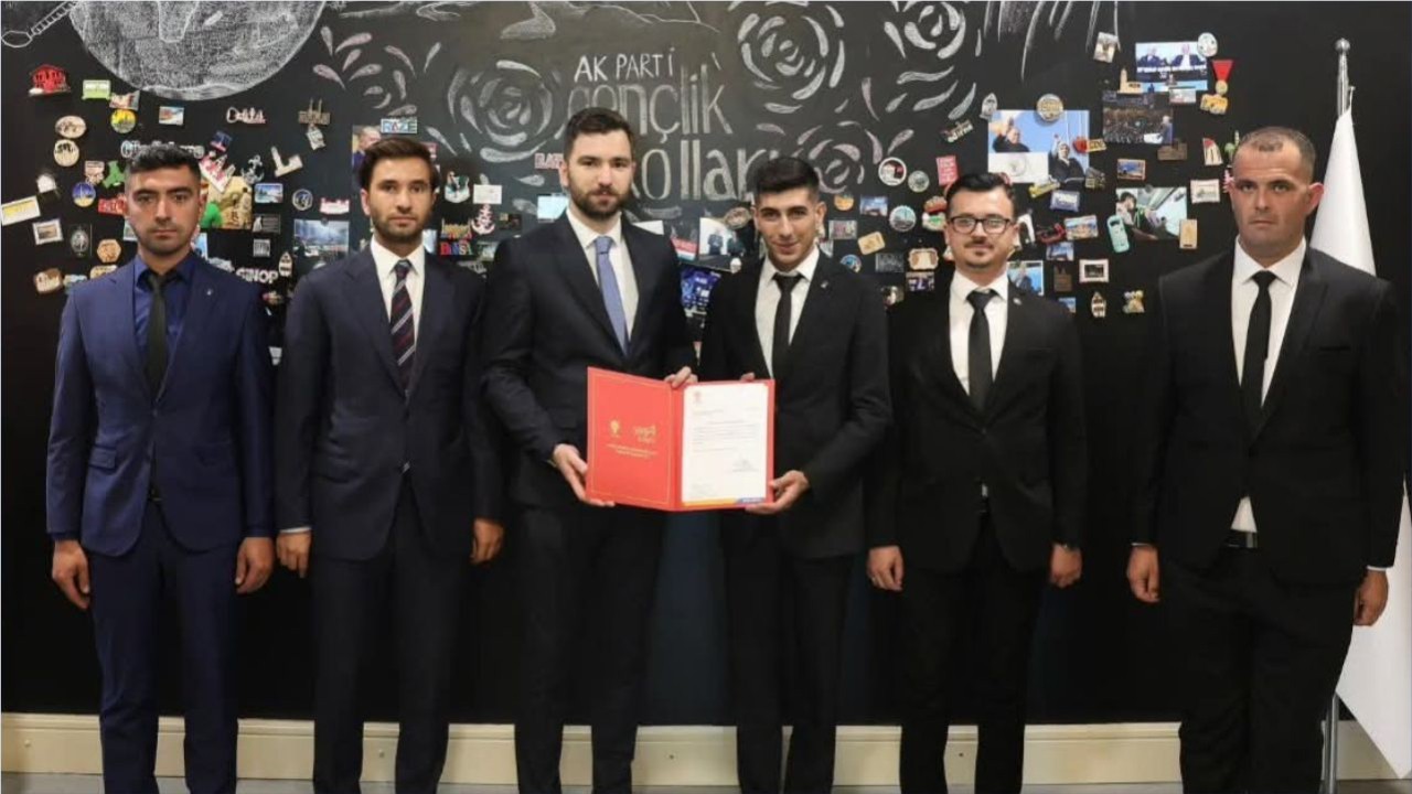 Edremit AK Gençlik'te Bayrak Değişimi