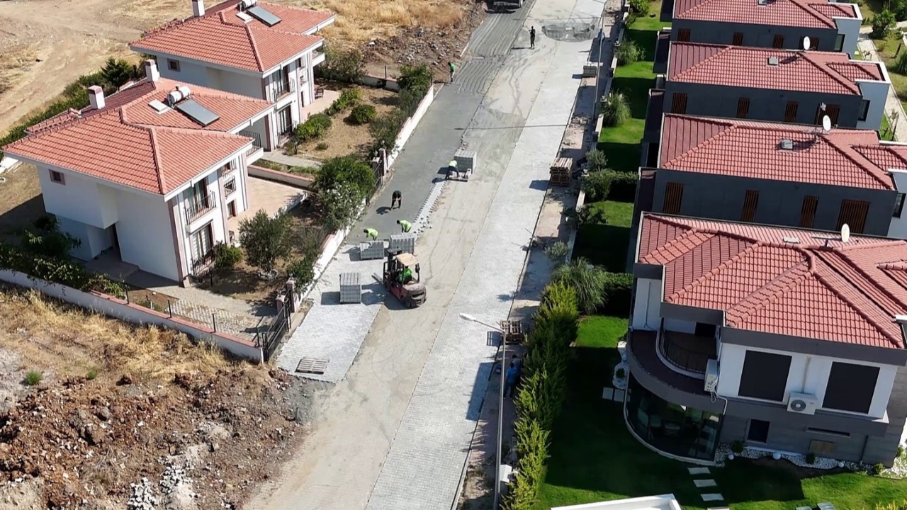 Cunda’da Yol Yenileme Çalışmaları Hız Kesmeden Devam Ediyor