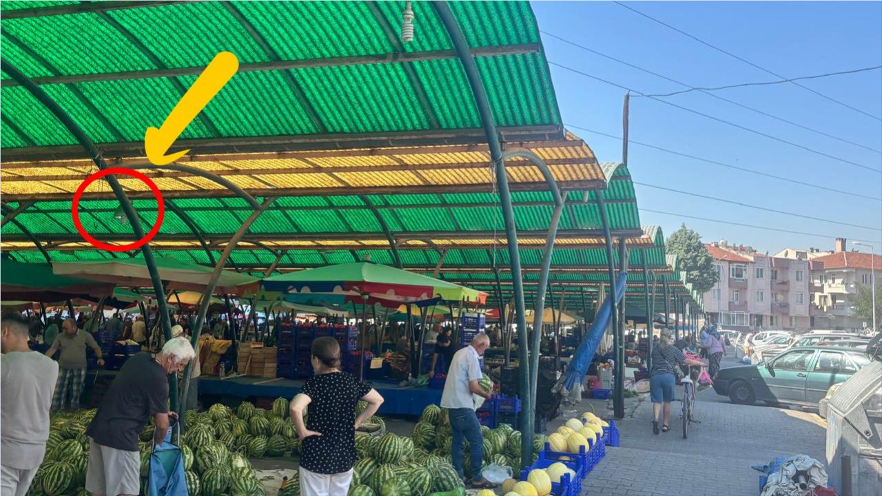 Çarşamba Pazarı’nda İlginç Görüntü: Gündüz Yanan Lambalar