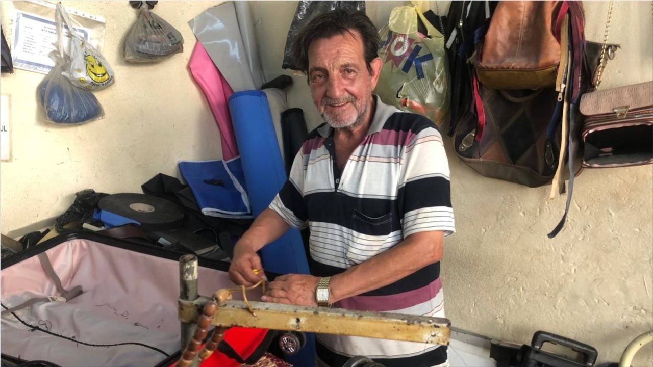 Balıkesir’de 69 Yıldır Çanta Bavul Tamiri Yapıyor: Benden Sonrası Yok diyor