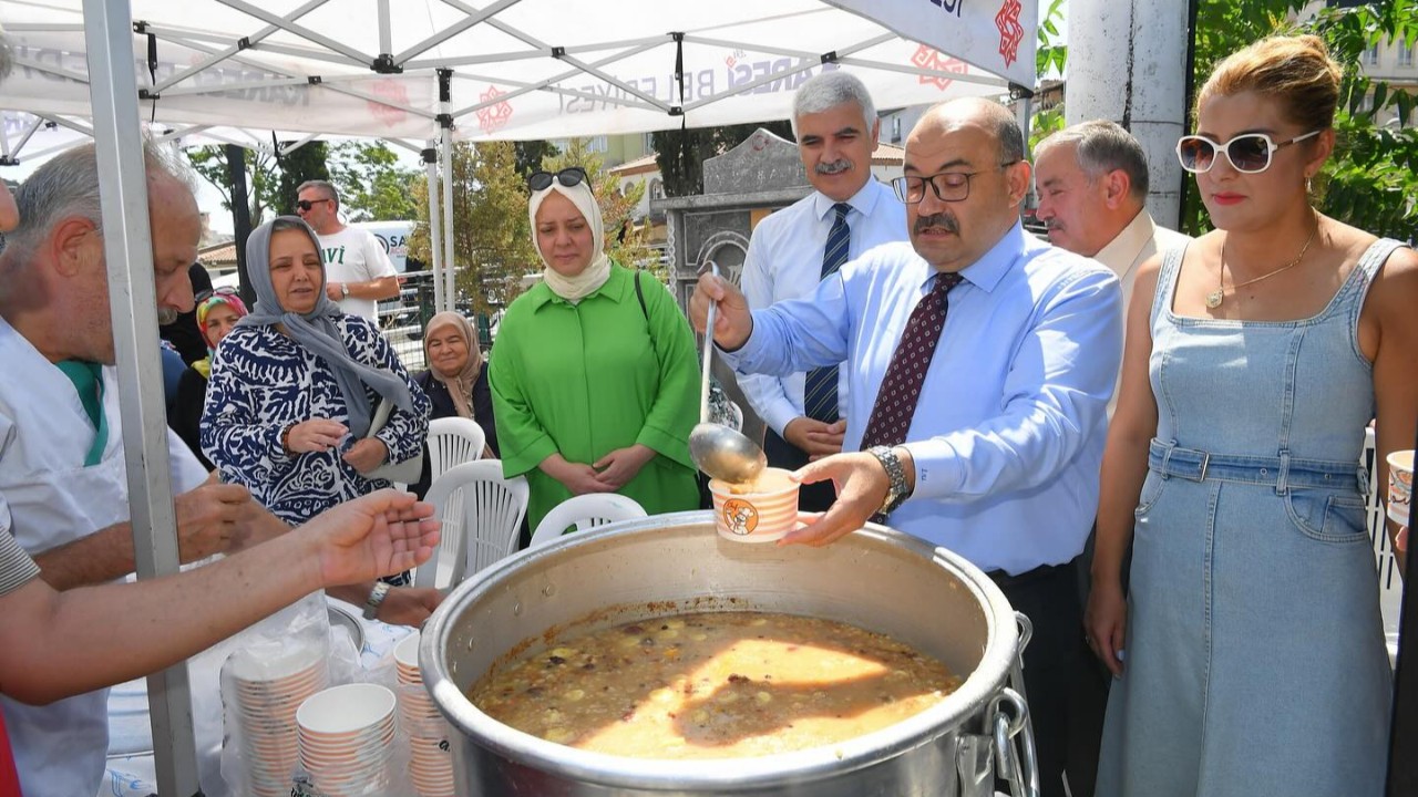 Vali Ustaoğlu Aşure Hayrında Vatandaşlarla Buluştu