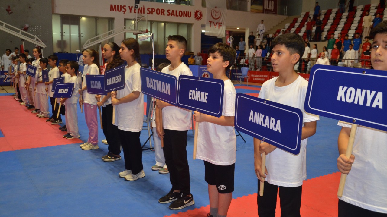 Türkiye Karate Premier Ligi'nin 4. ayağı Muş'ta başladı