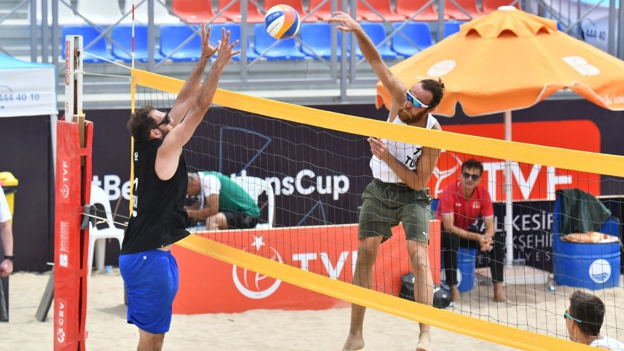 Plaj Voleybolu Kulüpler Türkiye Şampiyonası Ayvalık Sarımsaklı Plajı'nda Düzenlenecek