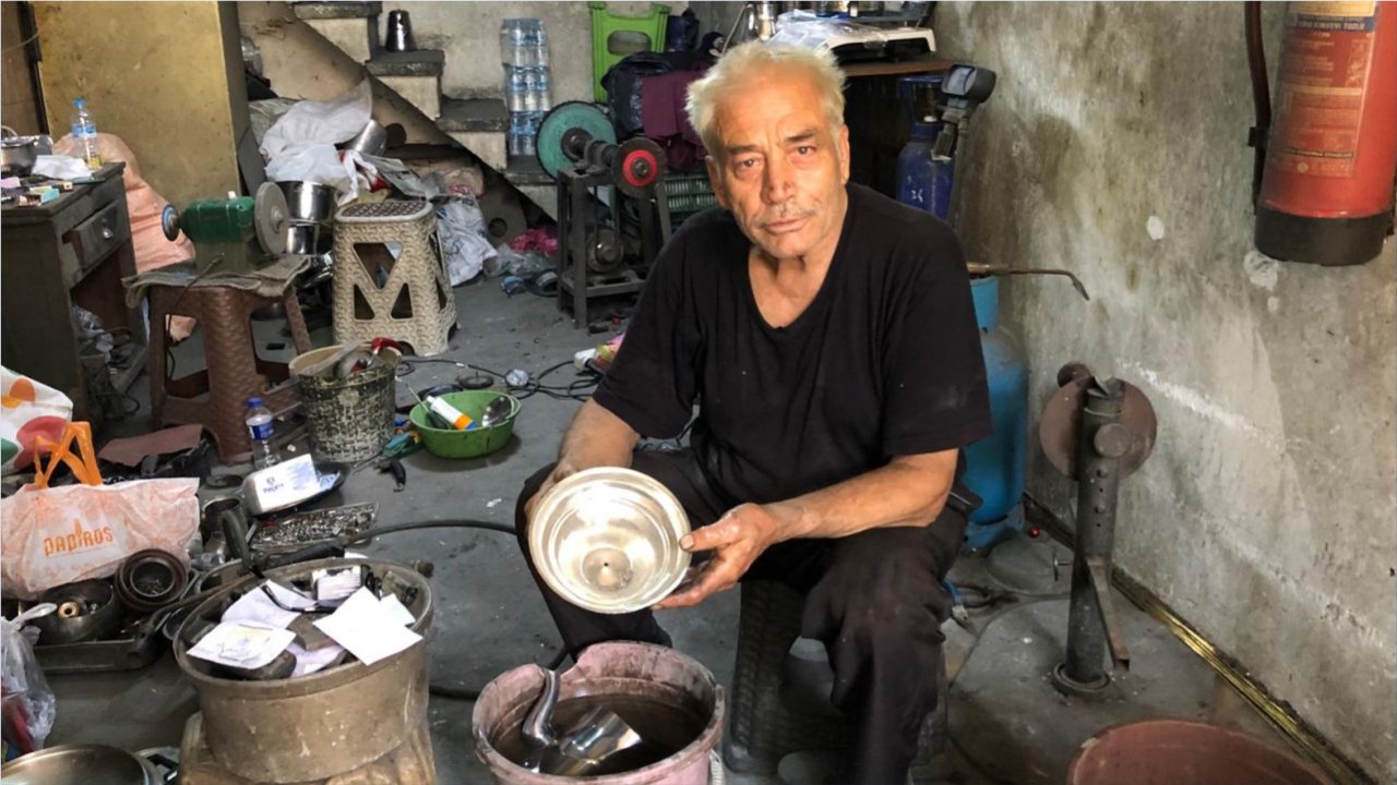 55 Yıldır Aynı Mesleği Yapıyor ama Kimse Artık Yanına Uğramıyor!