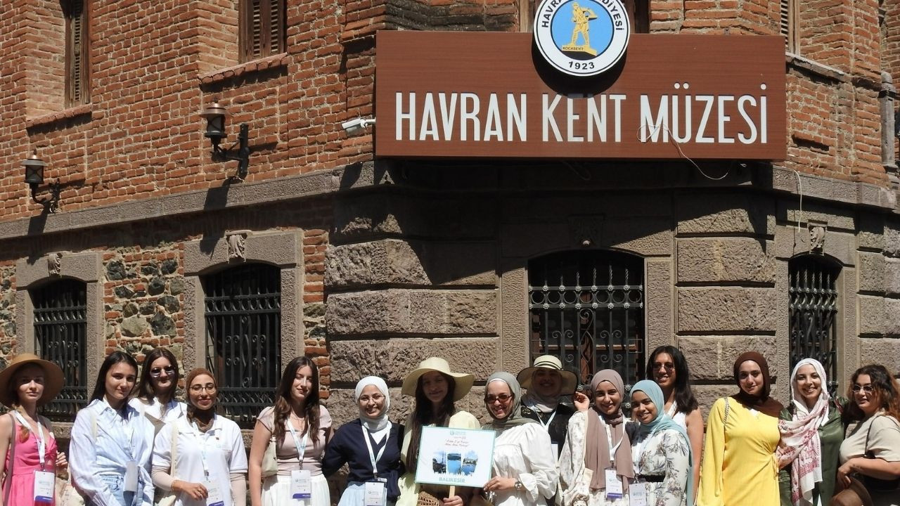 BAÜN’de Kültürlerarası Buluşma: Yunus Emre Enstitüsü Türkçe Yaz Okulu Tamamlandı