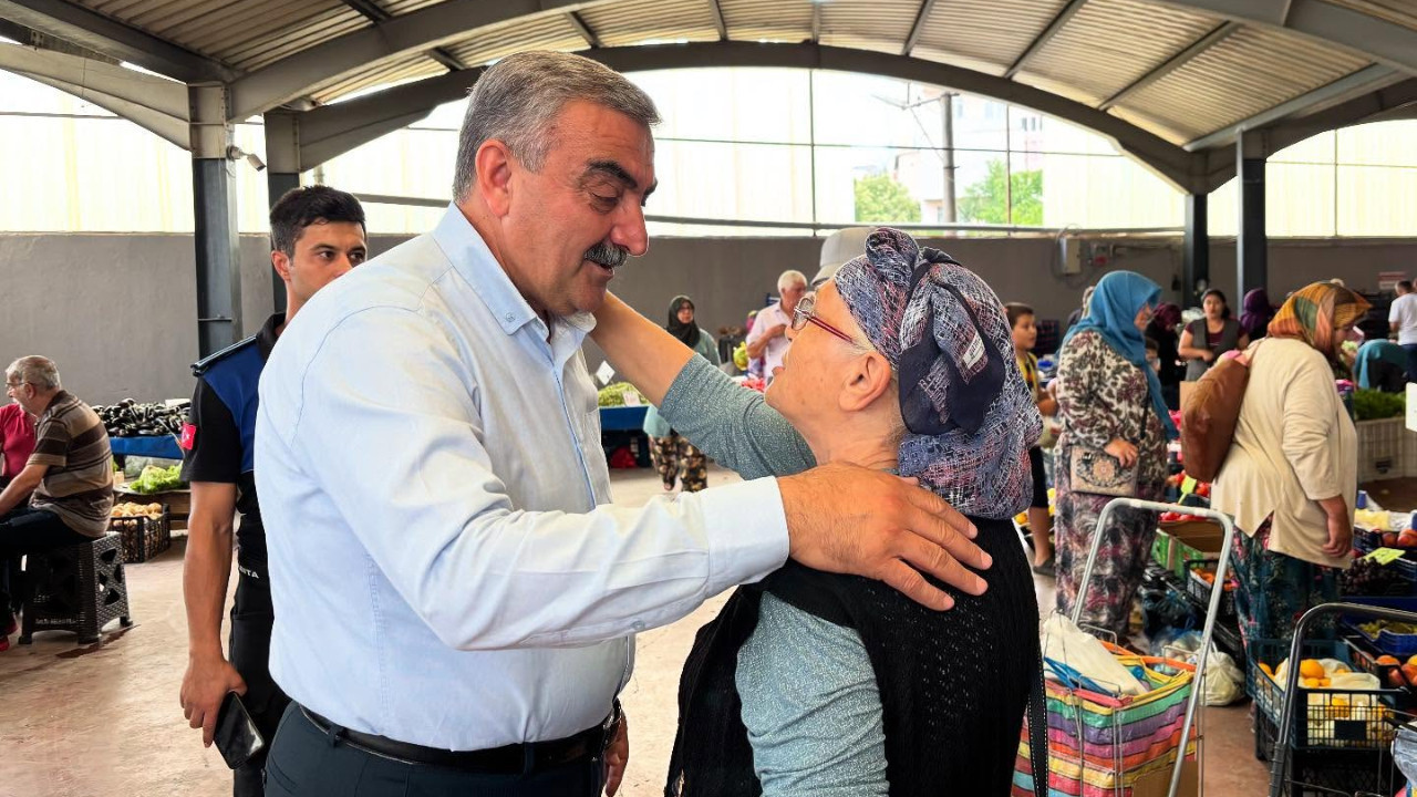 Balya Pazarı’nda Başkan Gaga’ya Yoğun İlgi