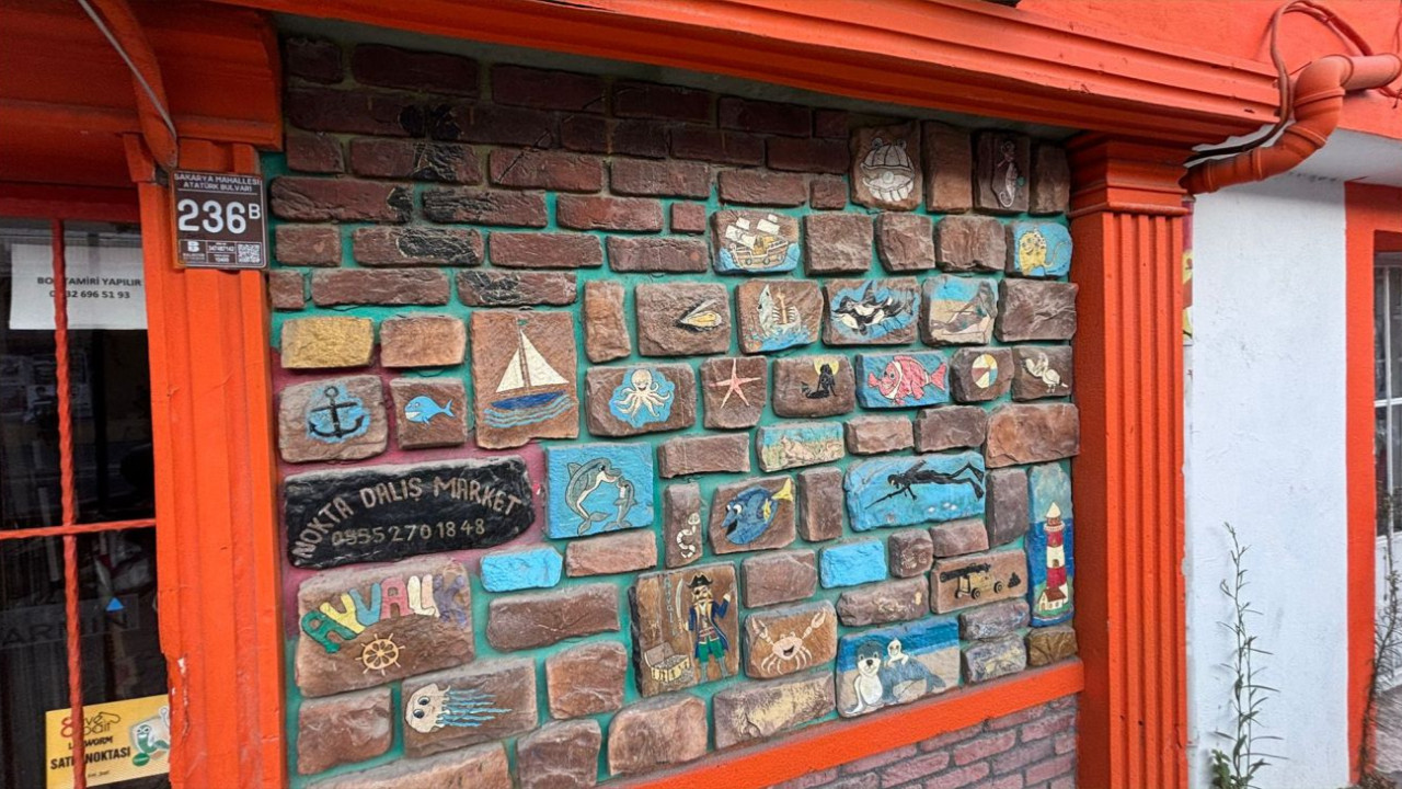 Ayvalık’ta Taş Duvarlar Sanat Kokuyor