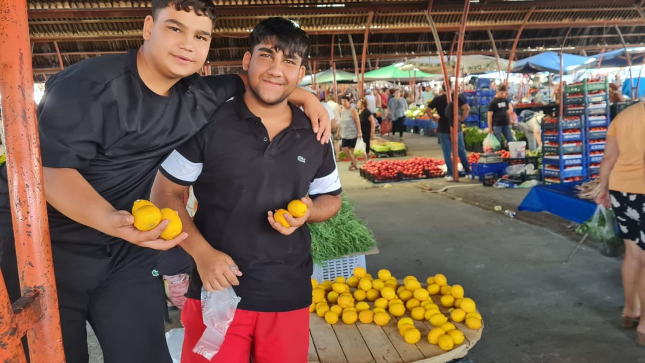 Akçay Pazarı’nın Neşesi “Limoncu Kardeşler”