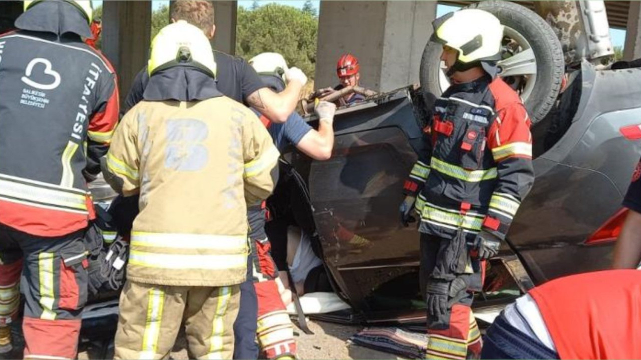 Bandırma İlçesinde araç takla attı: 2 kişi yaralı