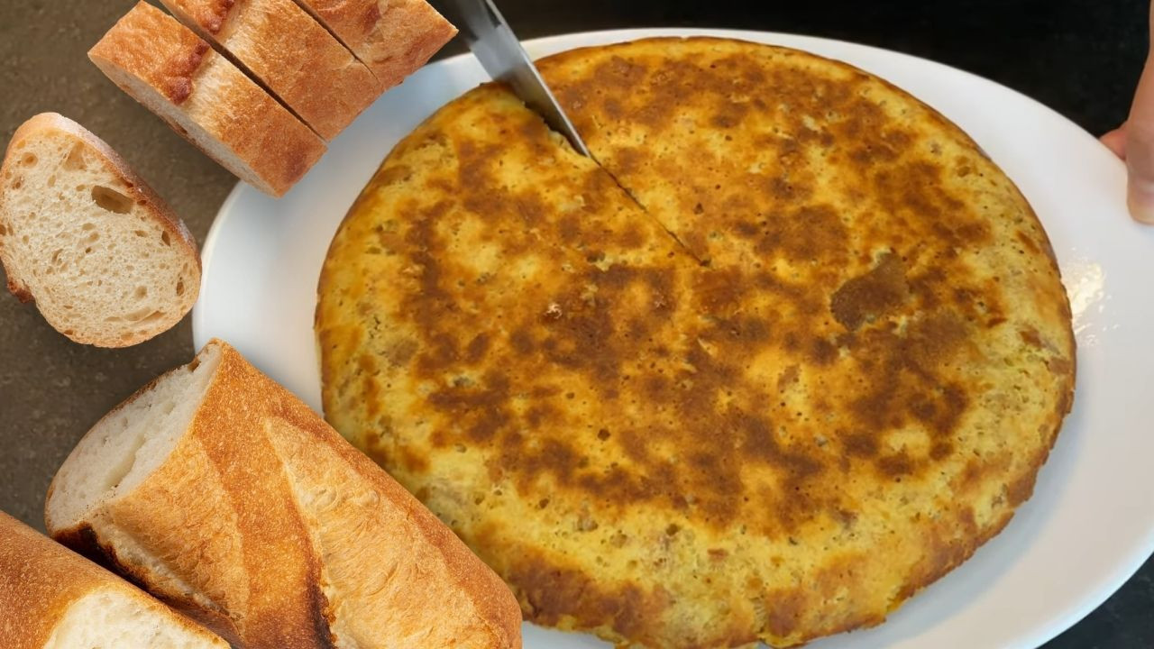 Tavada Bayat Ekmek Böreği: Kimse Ekmek Olduğuna İnanmayacak!