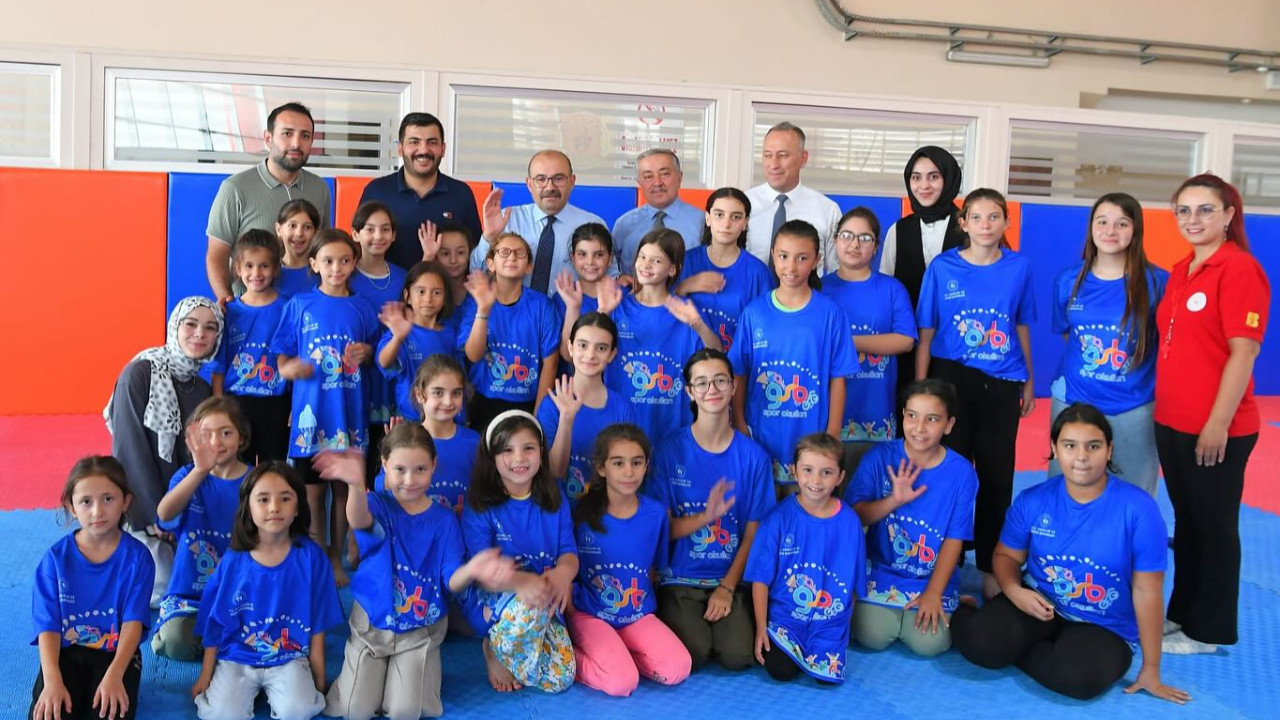 Vali Ustaoğlu, Yaz Spor Okullarındaki Genç Sporcularla Buluştu