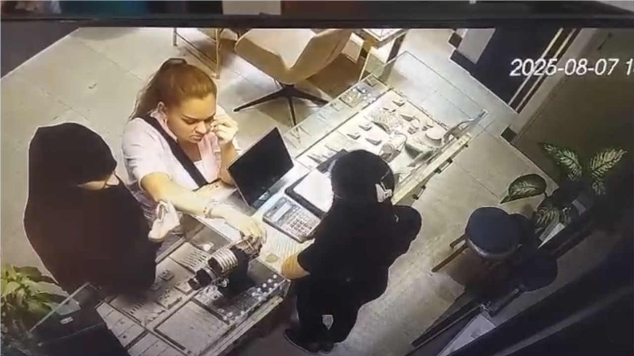 Balıkesir'de Bilezikleri "Tırnakçılık" Yöntemiyle Çaldı