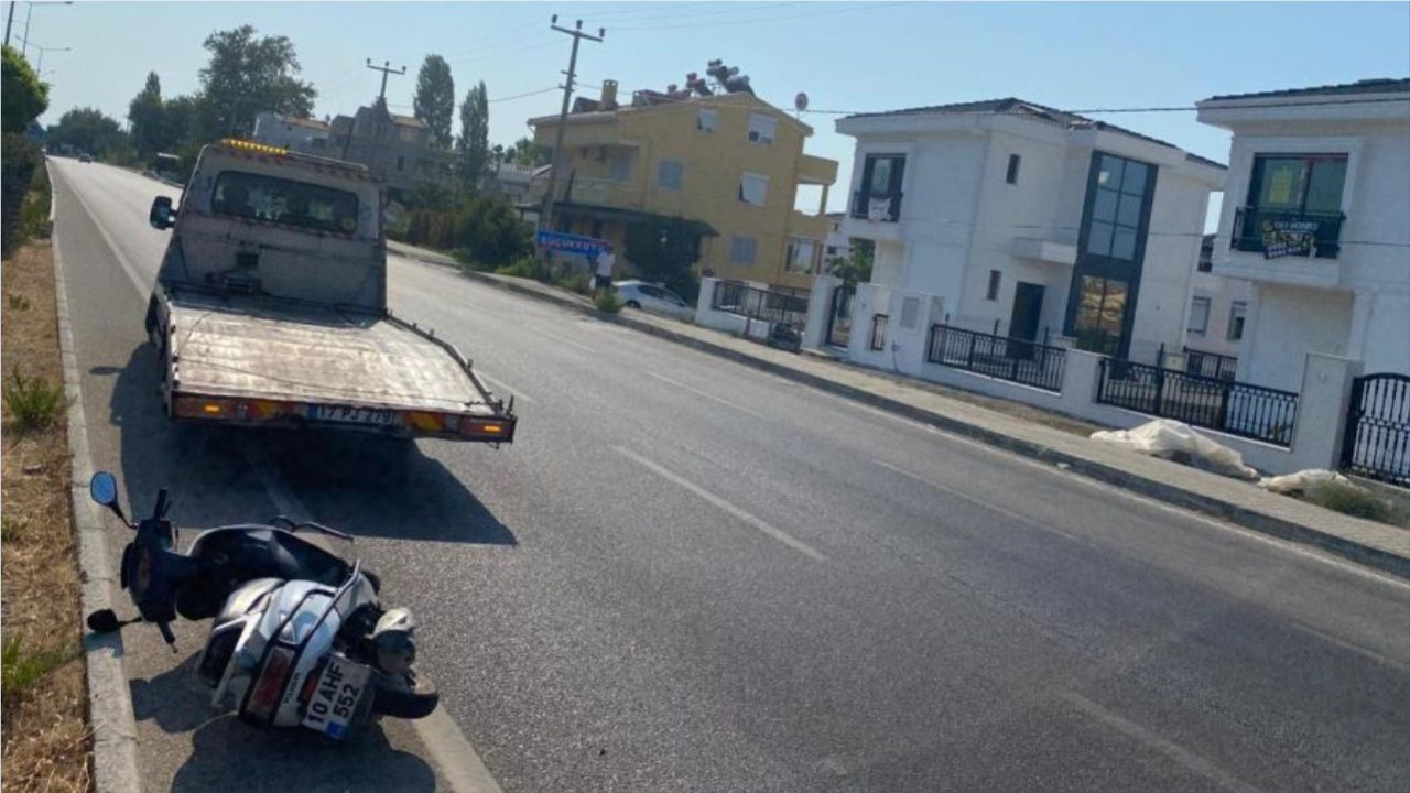 Balıkesir'e Giden Yolda Feci Son: Kaldırıma Çarpan Motosiklette 1 Kişi Hayatını Kaybetti