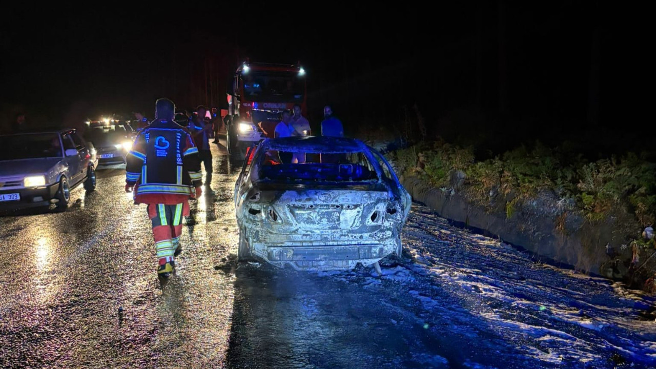 Edremit’te Seyir Halindeki Araçta Yangın Paniği
